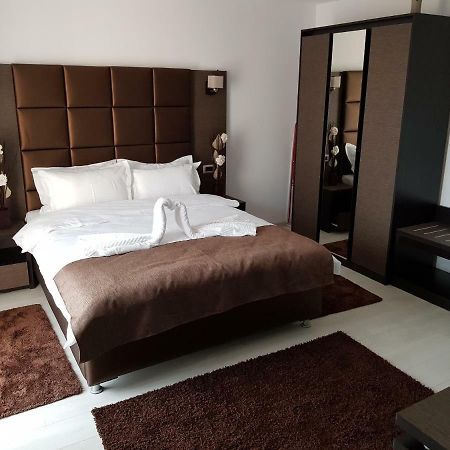 Hotel Bk à Năvodari Extérieur photo