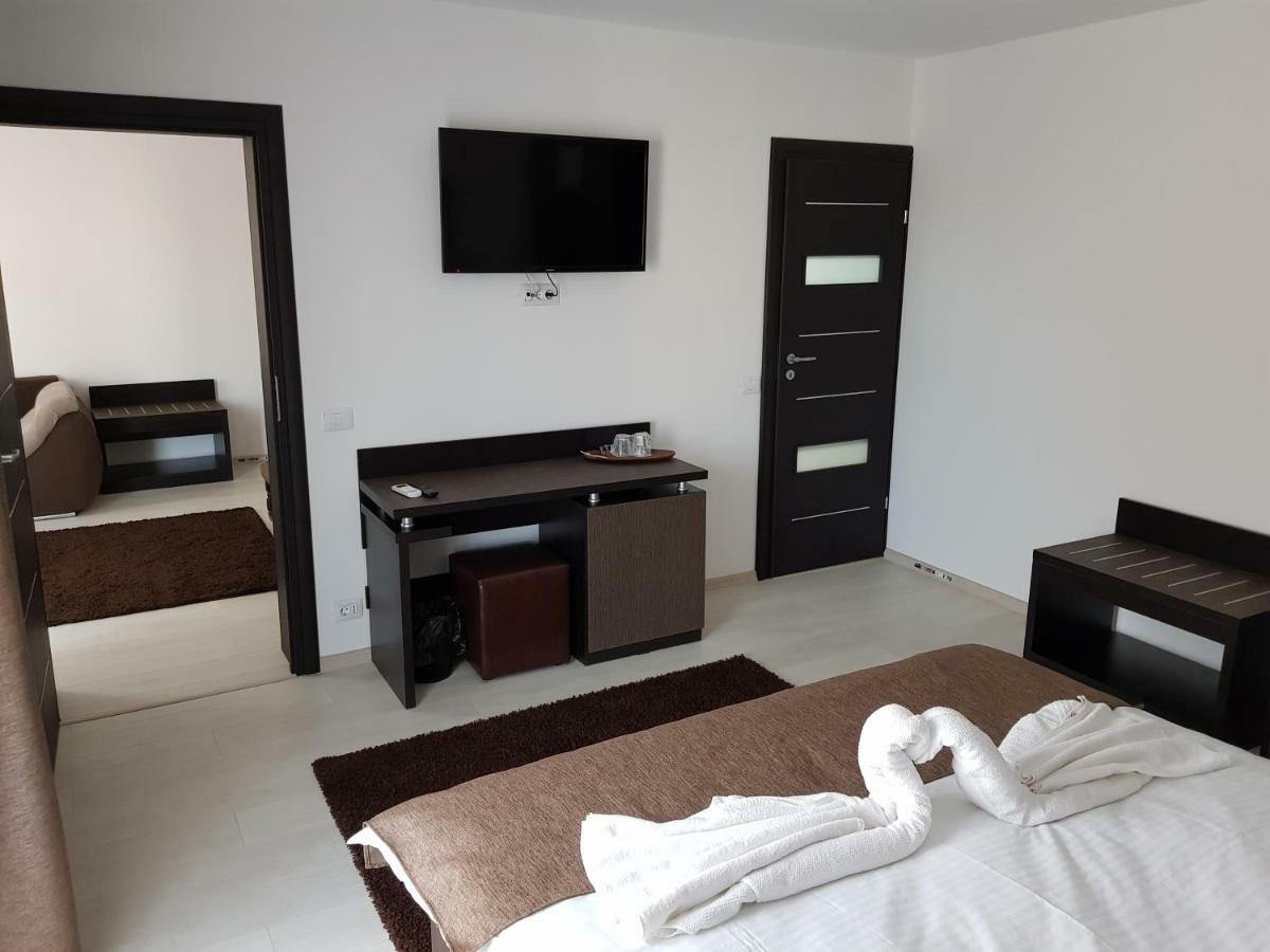 Hotel Bk à Năvodari Extérieur photo