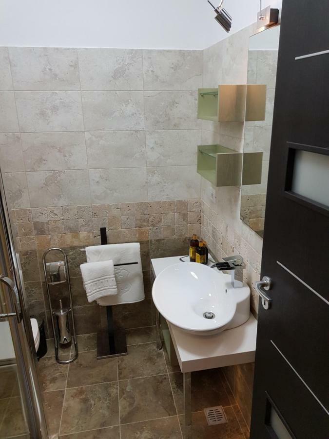Hotel Bk à Năvodari Extérieur photo