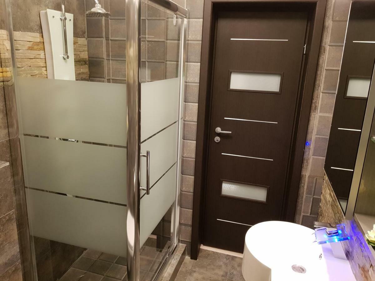 Hotel Bk à Năvodari Extérieur photo