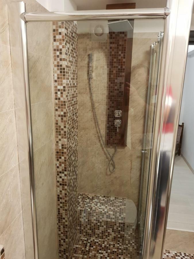 Hotel Bk à Năvodari Extérieur photo
